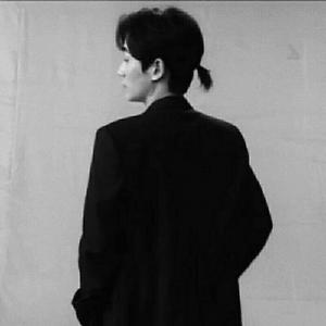安得卿慕使人殇